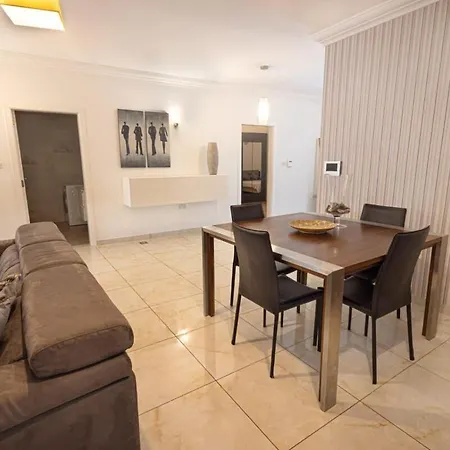 Apartment Charming 3br Maisonette