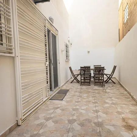 Apartment Charming 3br Maisonette *