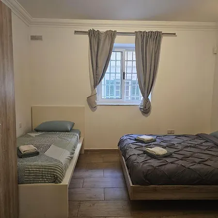 Charming 3br Maisonette *