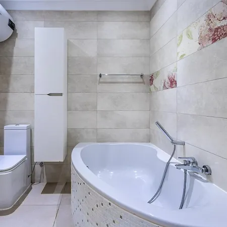 Charming 3br Maisonette