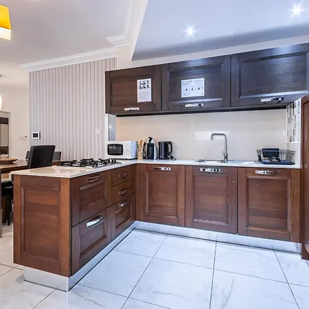 דירה Charming 3br Maisonette *