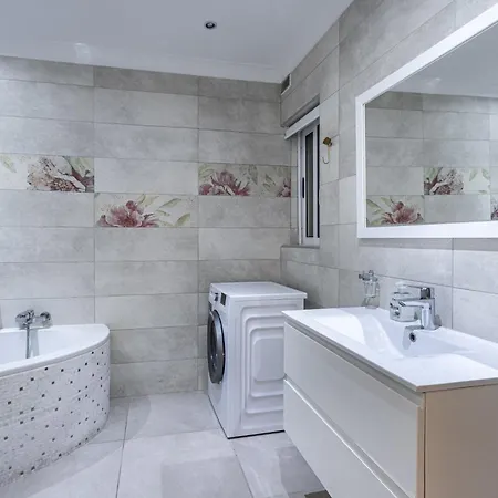 Charming 3br Maisonette * Σλιέμα