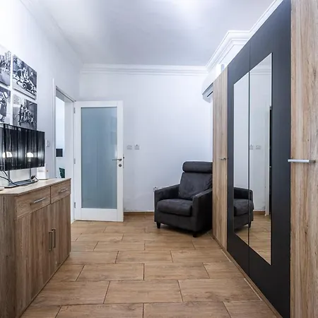 Charming 3br Maisonette