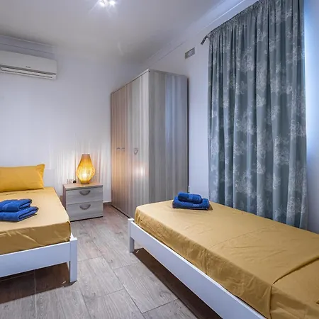 דירה Charming 3br Maisonette *