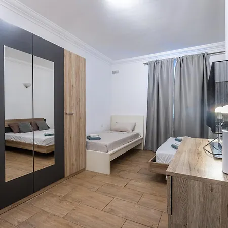 דירה Charming 3br Maisonette