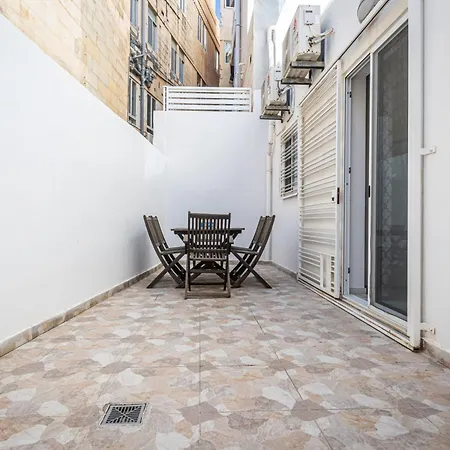 Charming 3br Maisonette *