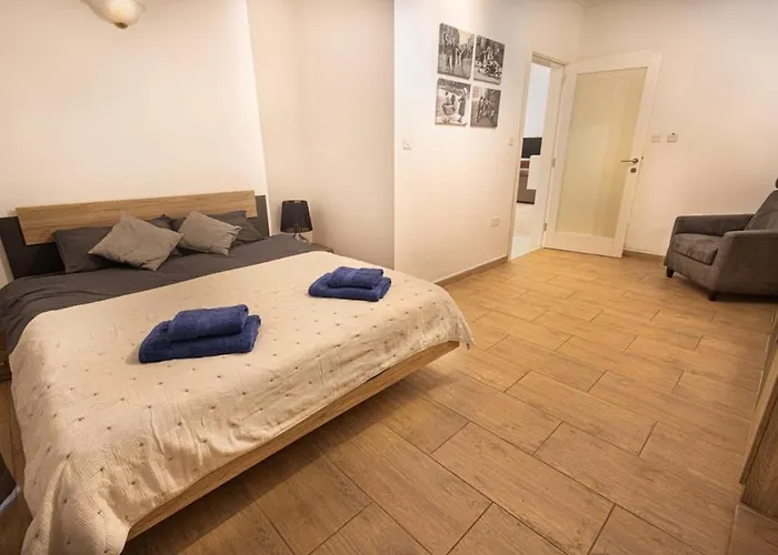 Charming 3br Maisonette Appartamento *