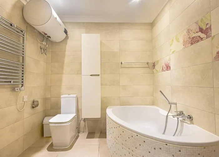 Charming 3br Maisonette Appartamento *