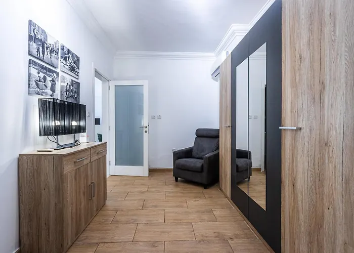 Charming 3br Maisonette