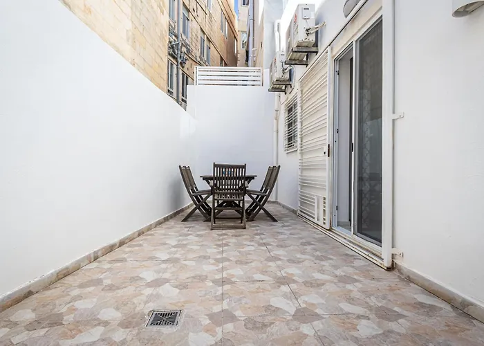 Charming 3br Maisonette *