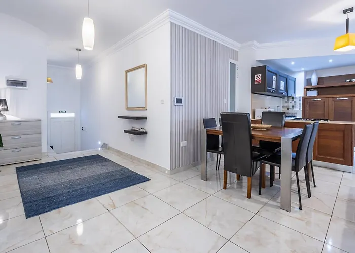 Charming 3br Maisonette * Sliema